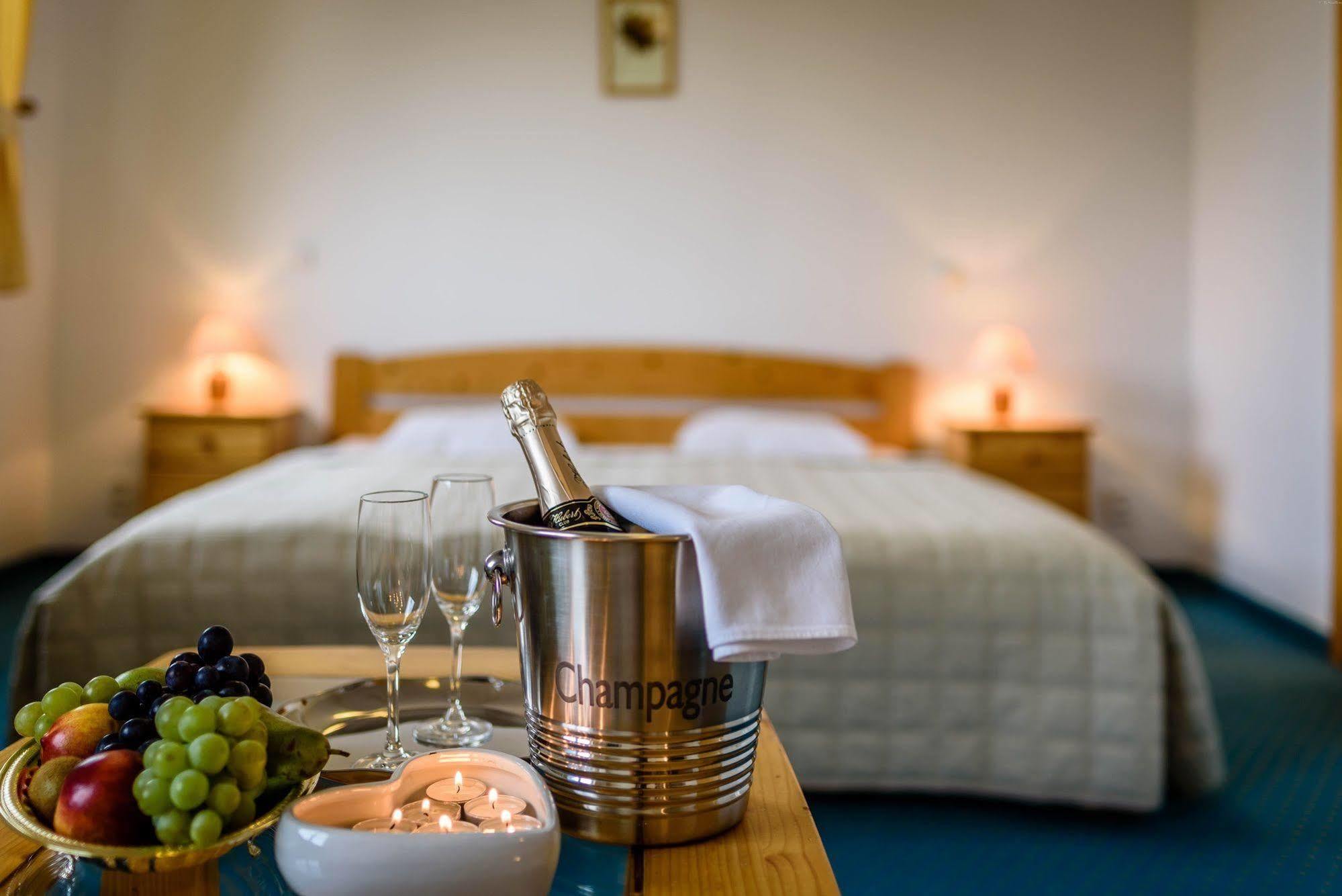 Hotel Villa Siesta Високе-Татри Экстерьер фото