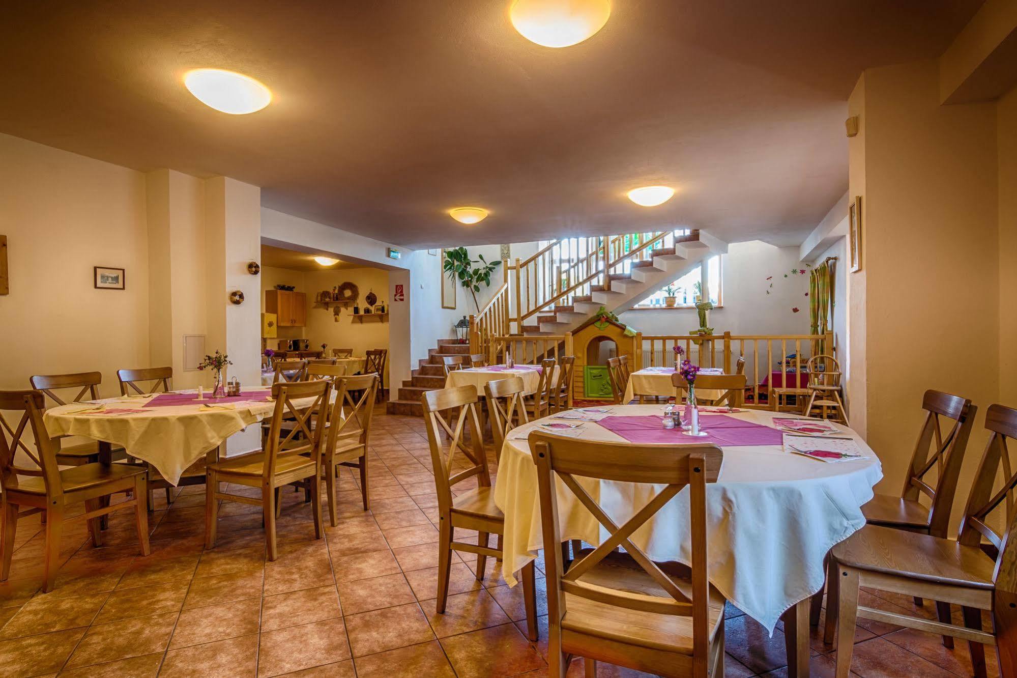 Hotel Villa Siesta Високе-Татри Экстерьер фото